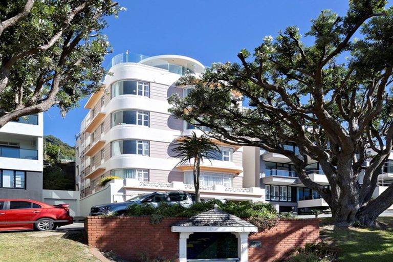 Photo of property in Anscombe Apartments, 212 Oriental Parade, Oriental Bay, Wellington, 6011