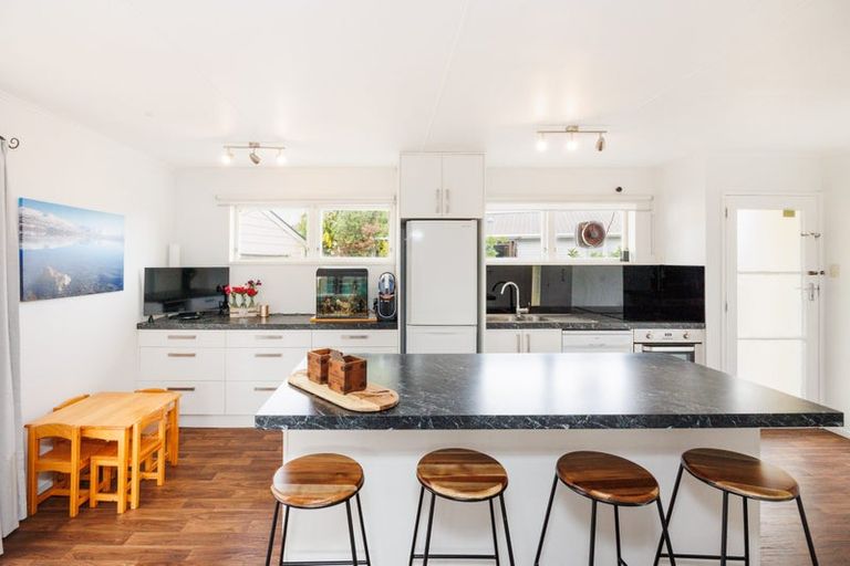 Photo of property in 21 Acacia Street, Kelvin Grove, Palmerston North, 4414