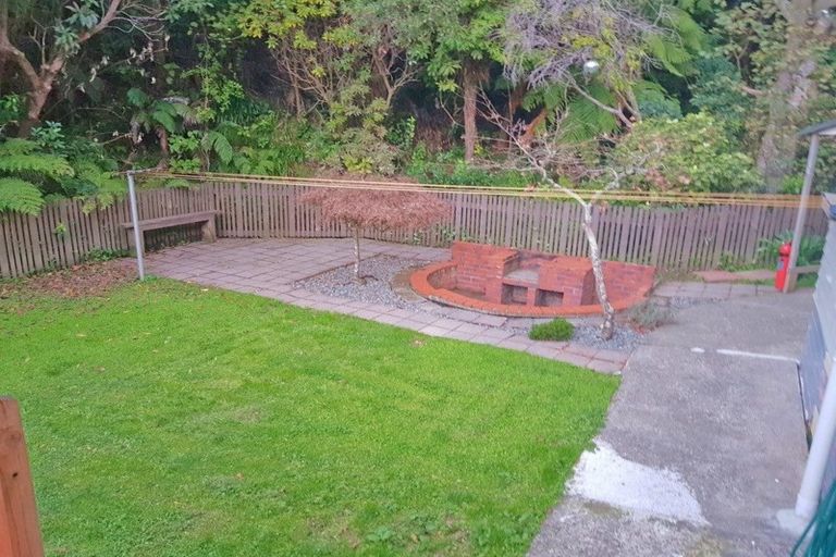 Photo of property in 73 Elmslie Road, Pinehaven, Upper Hutt, 5019