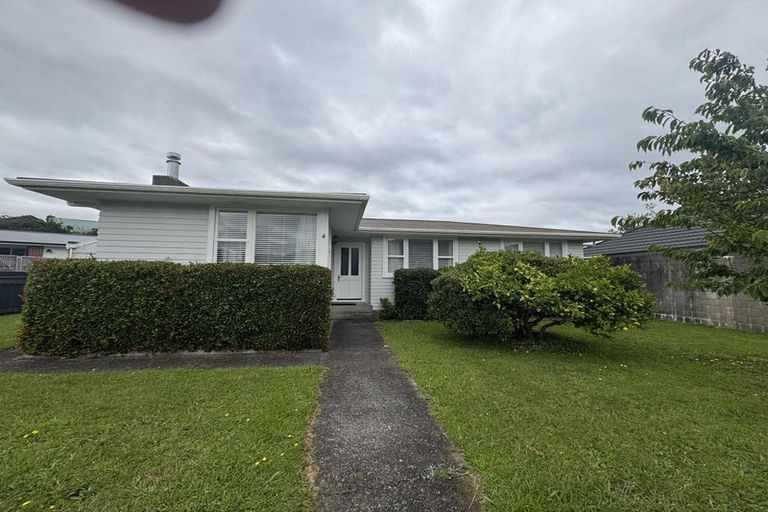 Photo of property in 4 Tiwakawaka Grove, Heretaunga, Upper Hutt, 5018