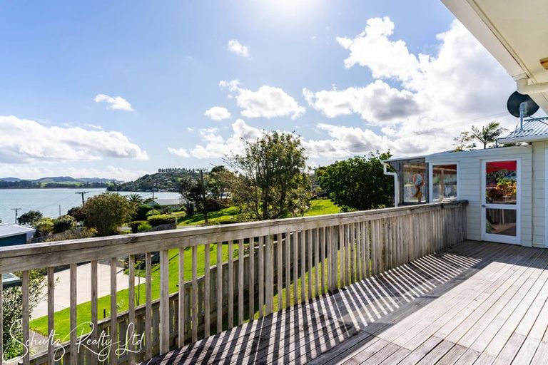 Photo of property in 10 Oxford Street, Whakapirau, Maungaturoto, 0583