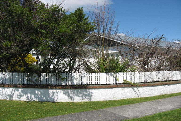 Photo of property in 34 Birdwood Road, Waterloo, Lower Hutt, 5011