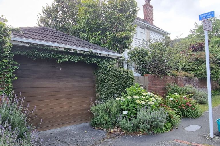 Photo of property in 19 Fitzherbert Terrace, Thorndon, Wellington, 6011