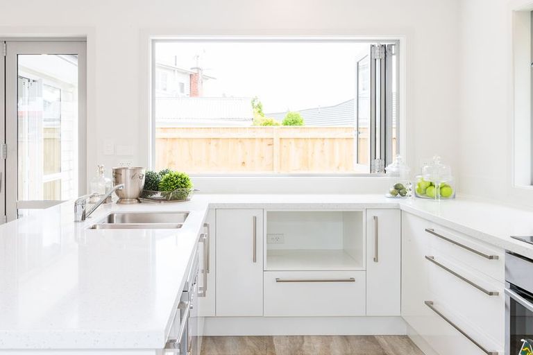 Photo of property in 4 Montgomery Terrace, Hokowhitu, Palmerston North, 4410