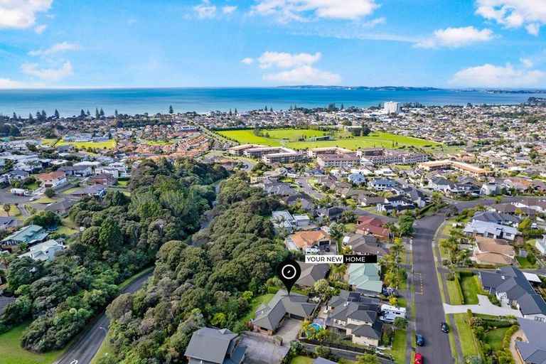 Photo of property in 11 Grovenor Drive, Orewa, 0931