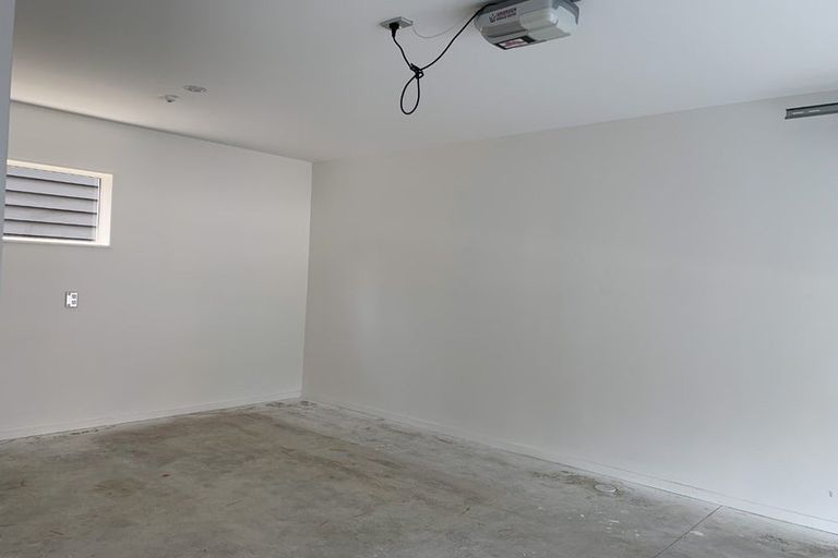 Photo of property in 70 Kerrykeel Drive, Flat Bush, Auckland, 2019