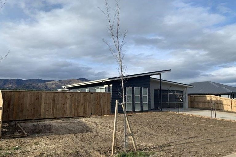 Photo of property in 5 Pennycook Place, Lake Hawea, Wanaka, 9382