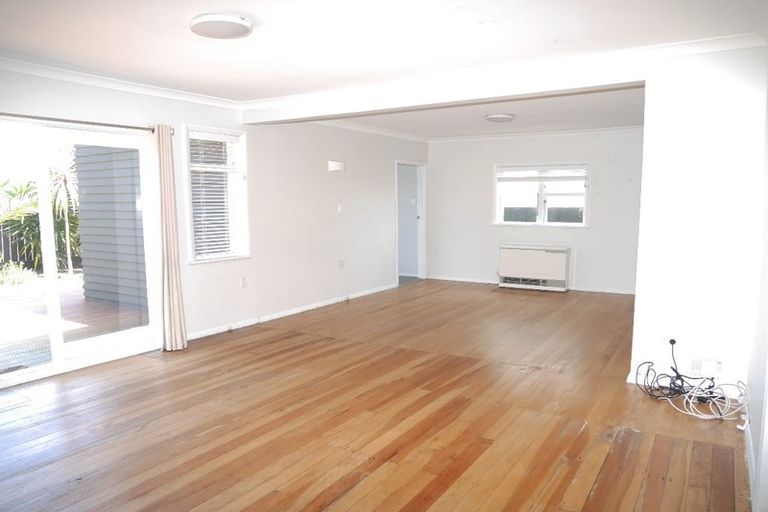 Photo of property in 1 Toru Road, Paraparaumu Beach, Paraparaumu, 5032