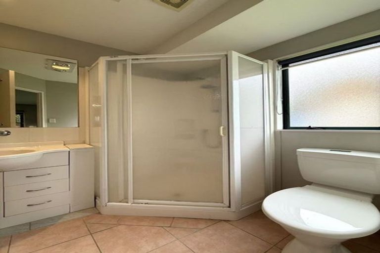 Photo of property in 11 Van Dyke Place, West Harbour, Auckland, 0618