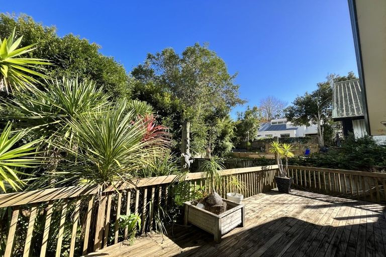 Photo of property in 2/13 Tallington Crescent, Torbay, Auckland, 0630