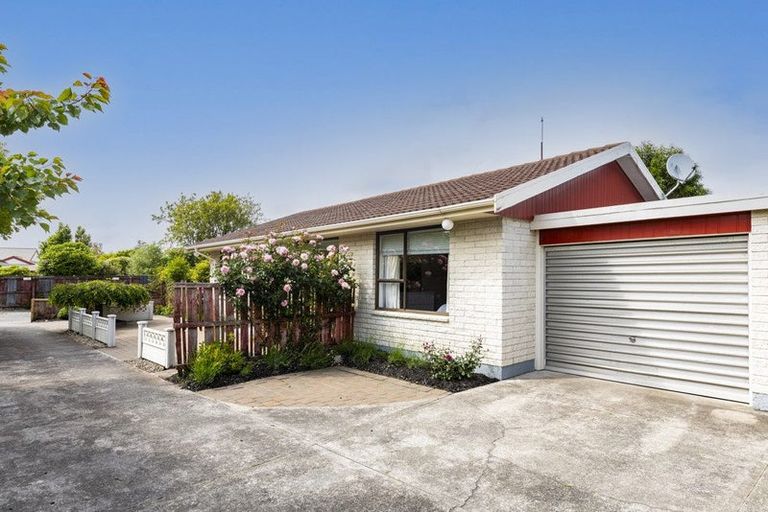 Photo of property in 1/23b Juniper Place, Burnside, Christchurch, 8053