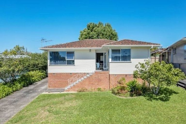 Photo of property in 106 Farquhar Road, Glendene, Auckland, 0602