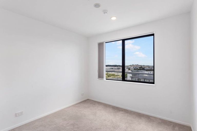 Photo of property in Apollo Apartments, 201/46 Rosedale Road, Rosedale, Auckland, 0632
