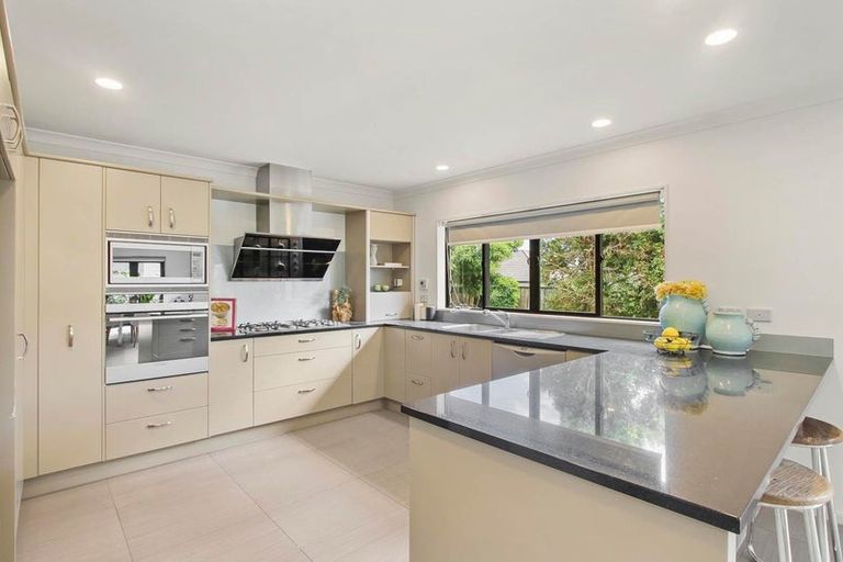 Photo of property in 9 Wye Oak Drive, Schnapper Rock, Auckland, 0632