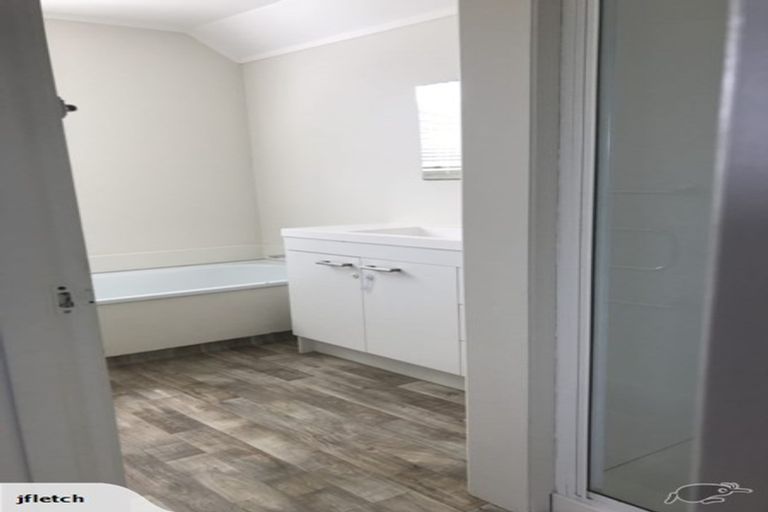 Photo of property in 2/27 Fortunes Road, Half Moon Bay, Auckland, 2012