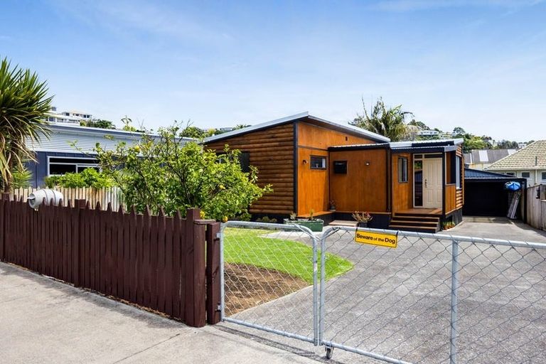 Photo of property in 30 Pioneer Road, Moturoa, New Plymouth, 4310