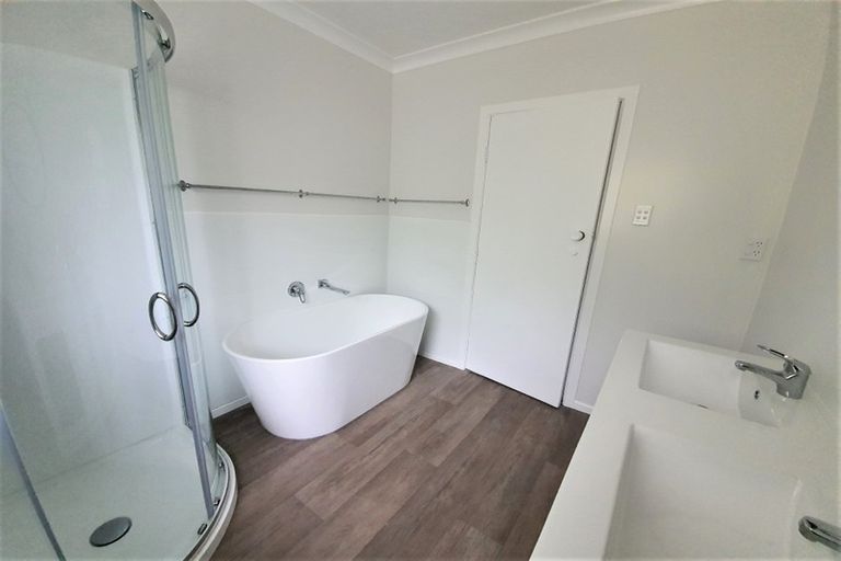 Photo of property in 5 Fyvie Avenue, Tawa, Wellington, 5028