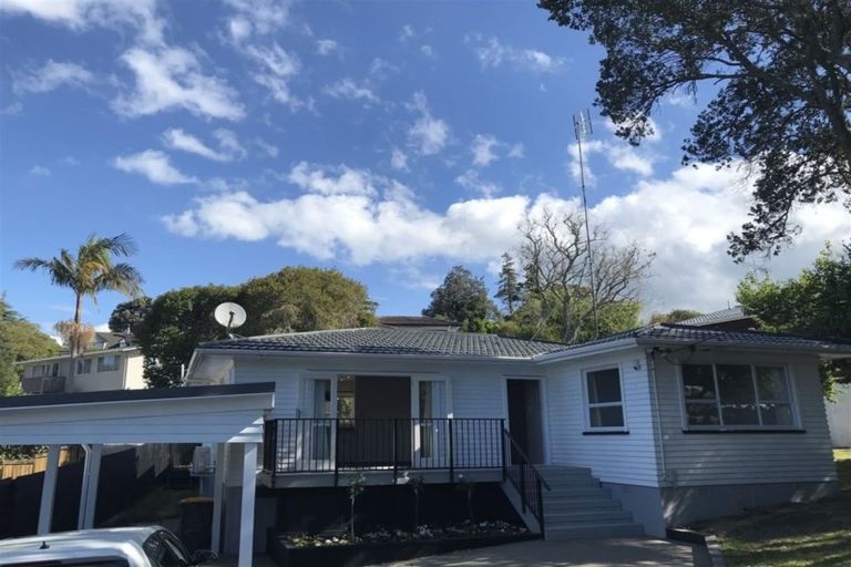 Photo of property in 27 Ellice Road, Totara Vale, Auckland, 0629