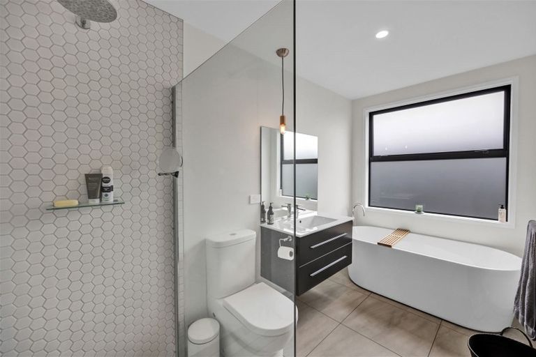 Photo of property in 2 Roy Johns Way, Bell Block, New Plymouth, 4312