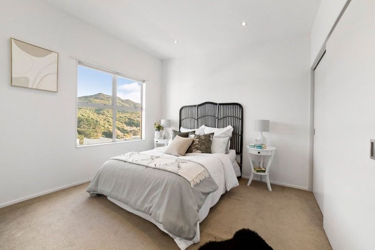 Photo of property in 18 Saddleback Grove, Karori, Wellington, 6012