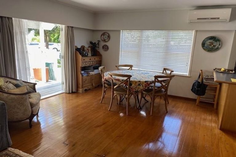 Photo of property in 1/10 Knights Road, Rothesay Bay, Auckland, 0630