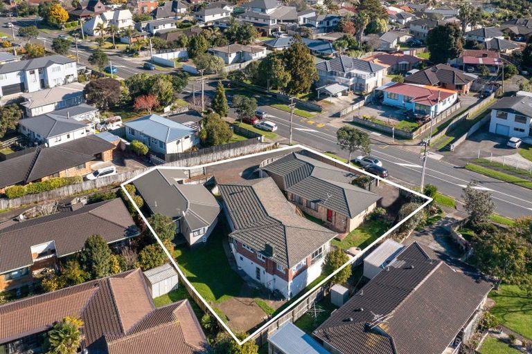 Photo of property in 70 Sturges Road, Henderson, Auckland, 0612