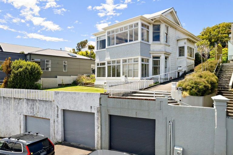 Photo of property in 49 The Crescent, Roseneath, Wellington, 6011