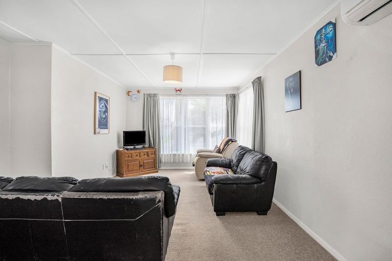 Photo of property in 200 Waddington Drive, Naenae, Lower Hutt, 5011