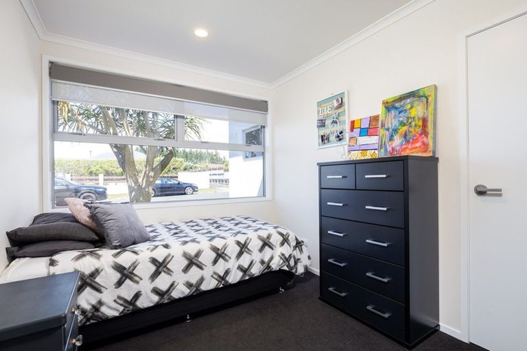 Photo of property in 13 Montrose Place, Highlands Park, New Plymouth, 4312