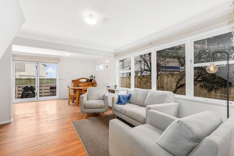 Photo of property in 82 Muritai Road, Eastbourne, Lower Hutt, 5013