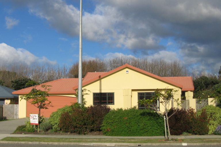 Photo of property in 76 Weggery Drive, Waikanae Beach, Waikanae, 5036