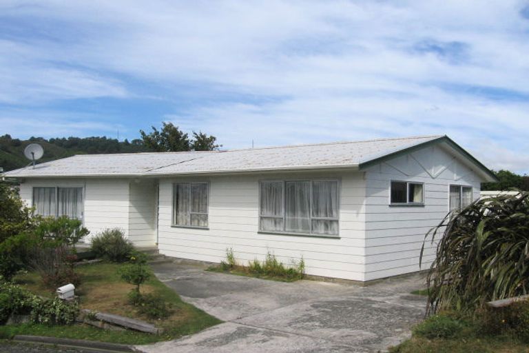 Photo of property in 2 Kilgour Way, Crofton Downs, Wellington, 6035