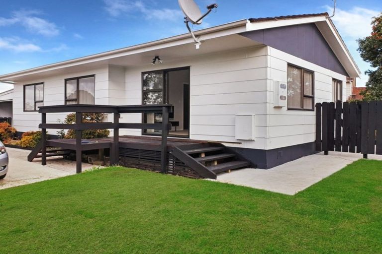 Photo of property in 1/397 Roscommon Road, Clendon Park, Auckland, 2103