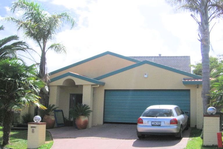 Photo of property in 8 Taroka Close, Pinehill, Auckland, 0632