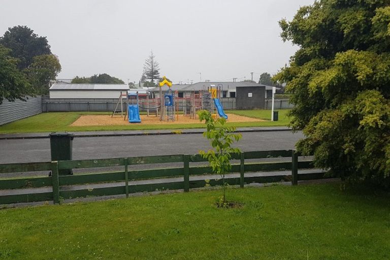 Photo of property in 1 Charles Major Place, Hawera, 4610