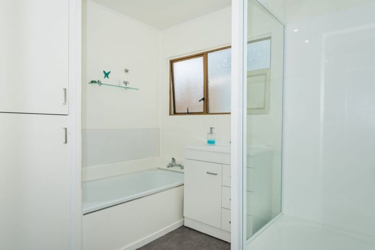 Photo of property in 1/43 Seaton Road, Murrays Bay, Auckland, 0630