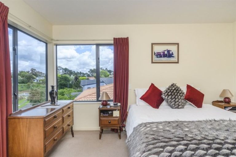 Photo of property in 11 Ruapehu Drive, Fitzherbert, Palmerston North, 4410
