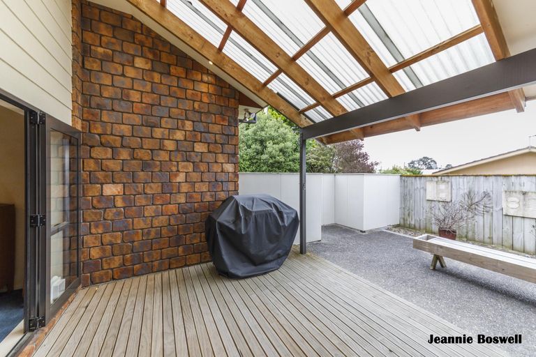 Photo of property in 3 Walnut Grove, Kelvin Grove, Palmerston North, 4414