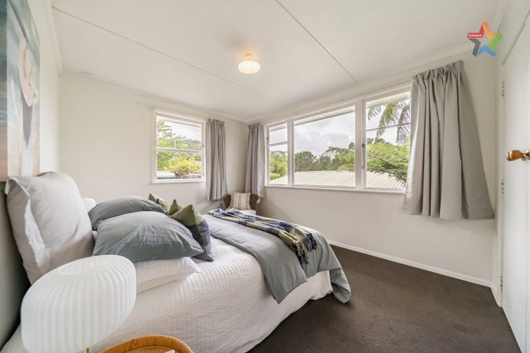 Photo of property in 20 Walnut Way, Maungaraki, Lower Hutt, 5010