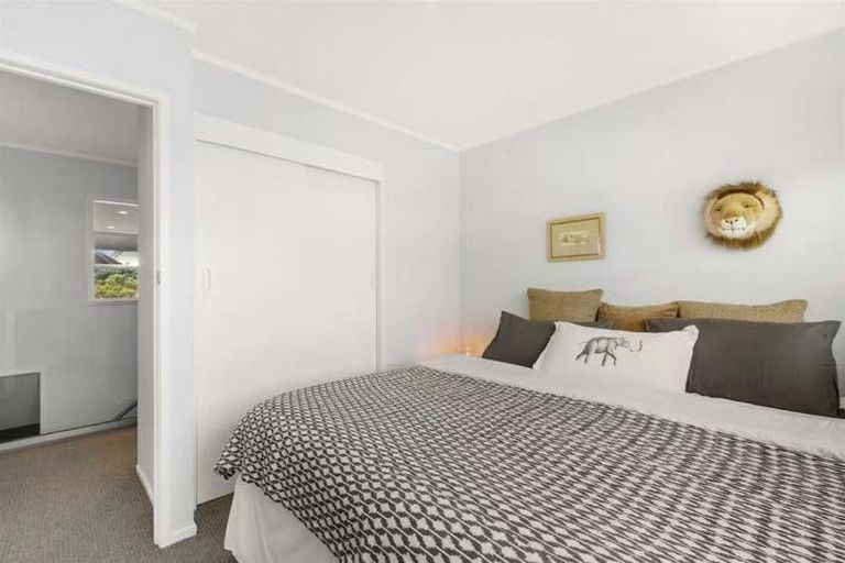 Photo of property in 14 Tarahanga Street, Northcote, Auckland, 0627