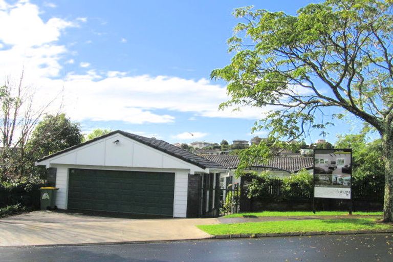 Photo of property in 24 Clipper Place, Shelly Park, Auckland, 2014