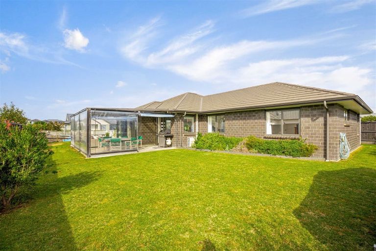 Photo of property in 4 Aporo Drive, Kumeu, 0810
