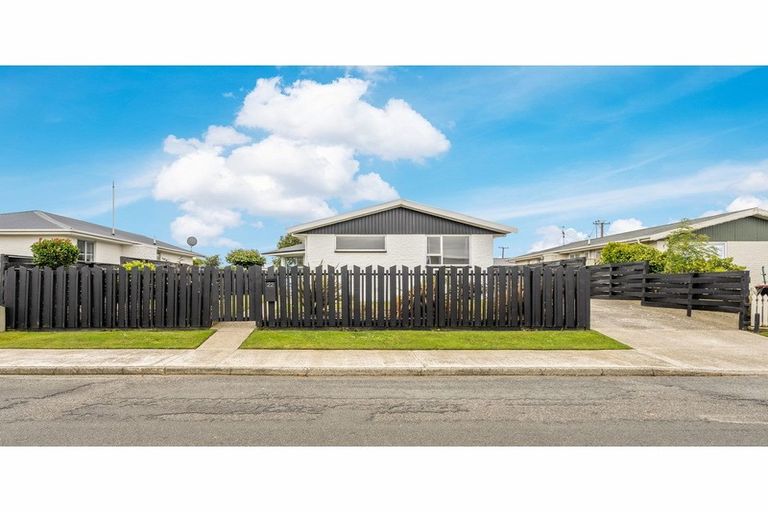 Photo of property in 22 Bruce Street, Waikiwi, Invercargill, 9810