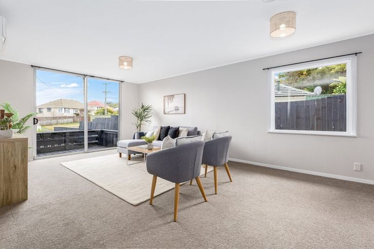 Photo of property in 40 Cornwall Crescent, Cannons Creek, Porirua, 5024