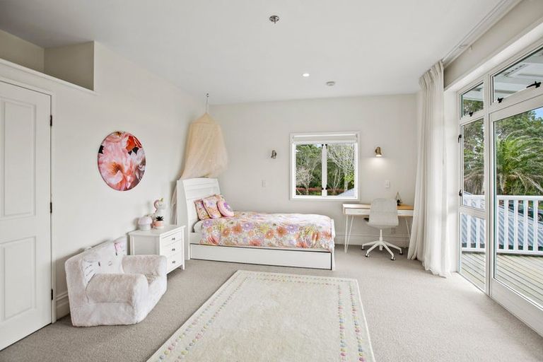 Photo of property in 25 Patterson Road, Hurworth, New Plymouth, 4310