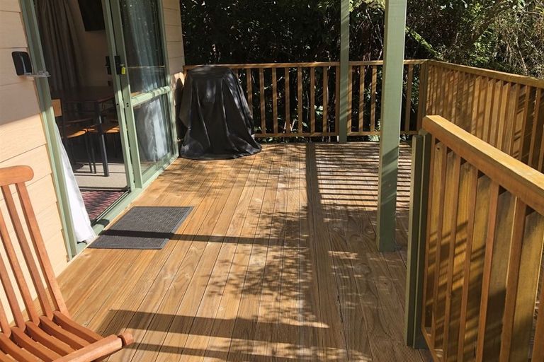 Photo of property in 21 Amelia Crescent, Waikawa, Picton, 7220