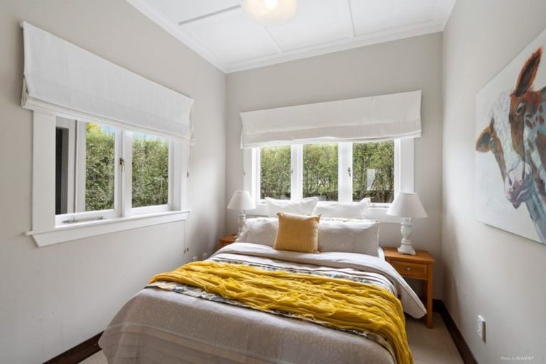 Photo of property in 17 Worthington Place, West Harbour, Auckland, 0618