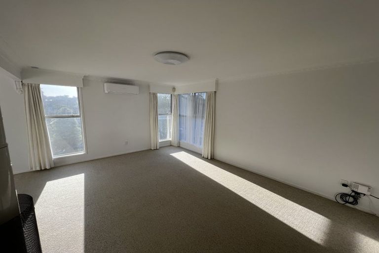 Photo of property in 27 Halberg Street, Glenfield, Auckland, 0629