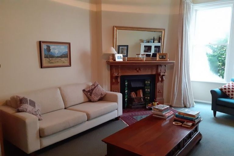 Photo of property in 152 Kelburn Parade, Kelburn, Wellington, 6012