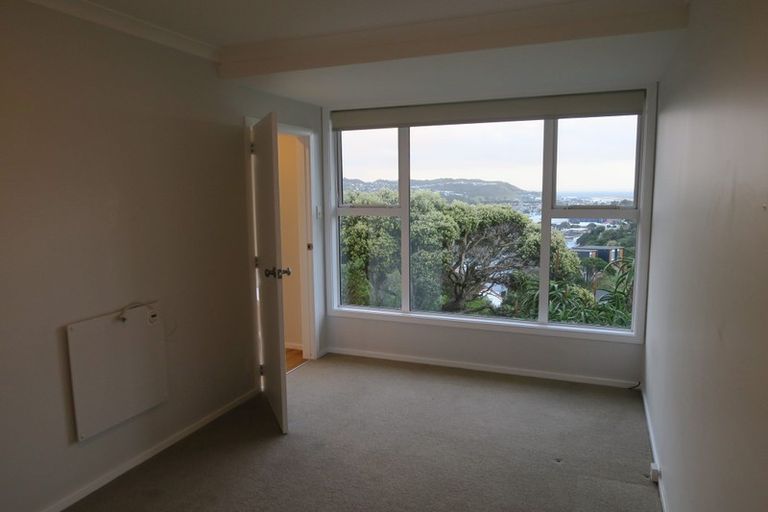 Photo of property in 36 Duchess Place, Maupuia, Wellington, 6022